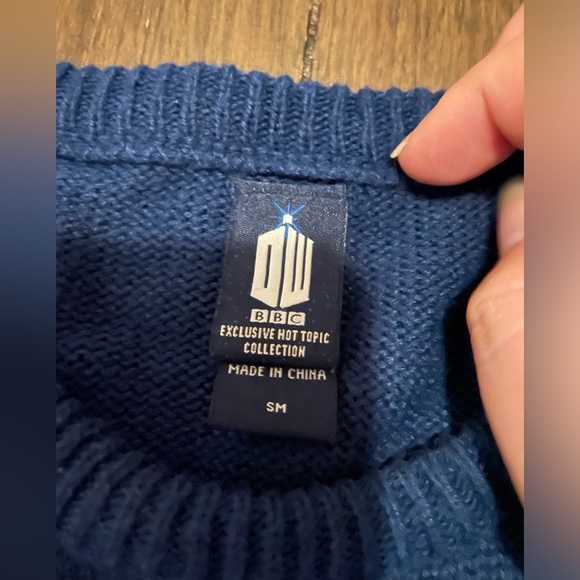 Doctor Who Sweater - Picture 3 of 7